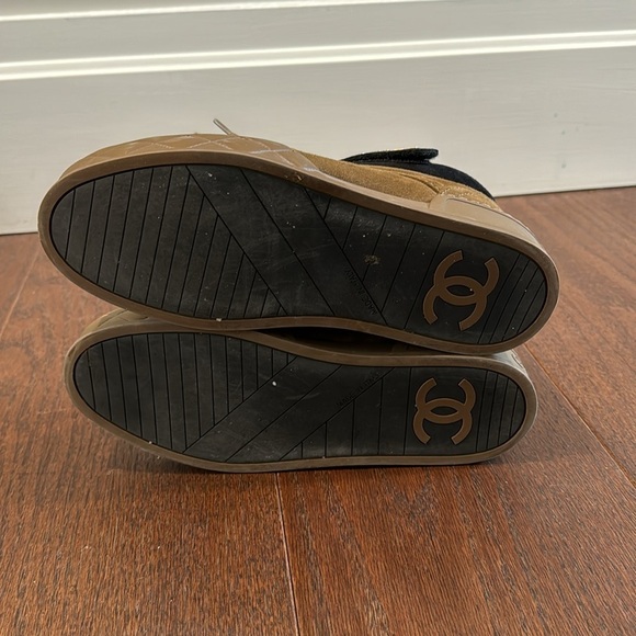 Chanel Women’s Brown Suede Sneakers with Logo Velcro Strap Size 37.5 / 7.5 - Picture 5 of 7